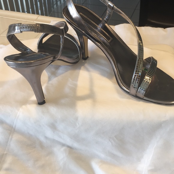 Shoes 👠 - Picture 3 of 3